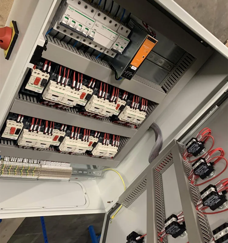 Interior del armario de control